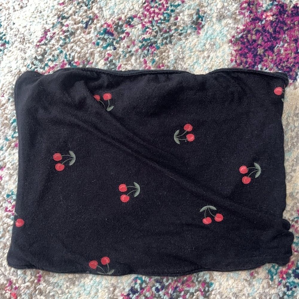 Hollister cherry top